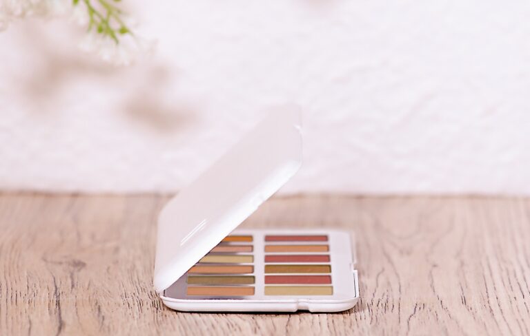 molded pulp eyeshadow palette